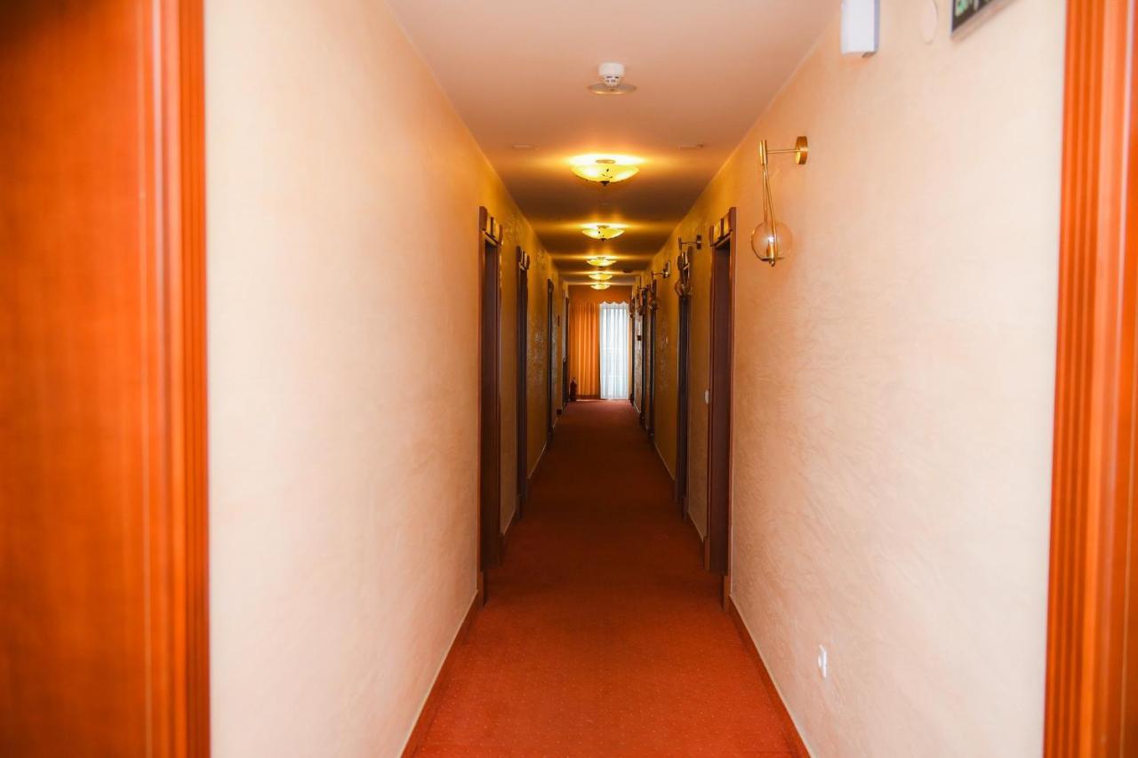 Hotel Marshal Niksic Ngoại thất bức ảnh