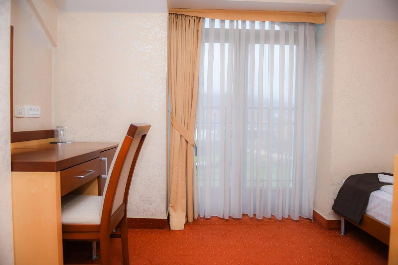Hotel Marshal Niksic Ngoại thất bức ảnh