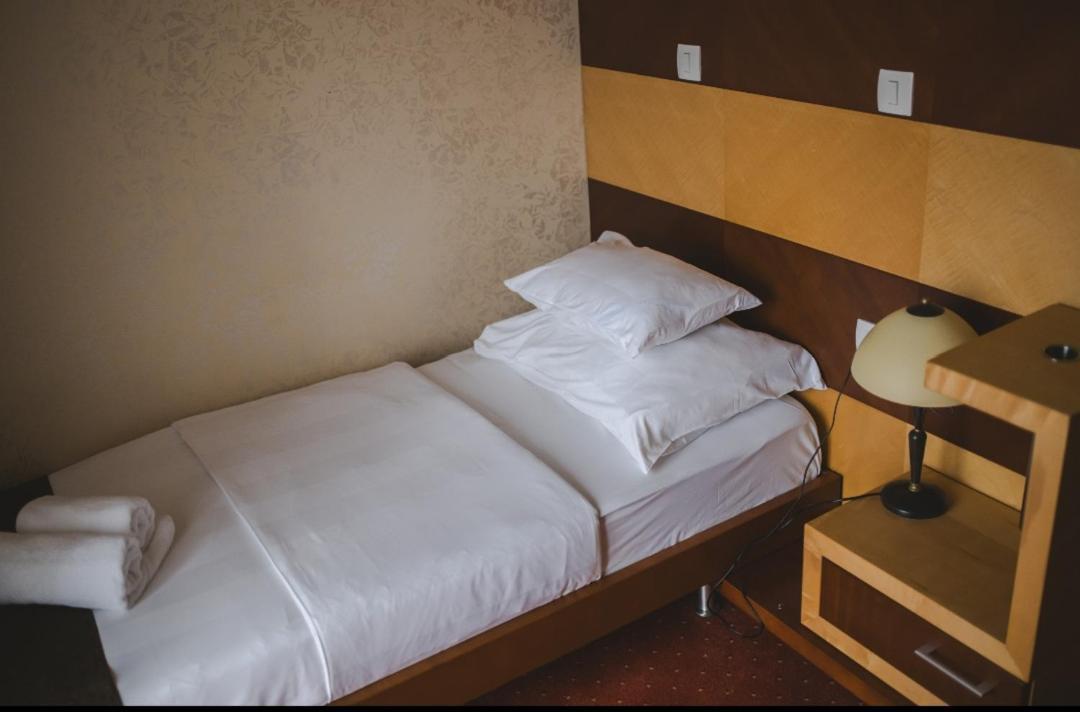 Hotel Marshal Niksic Ngoại thất bức ảnh