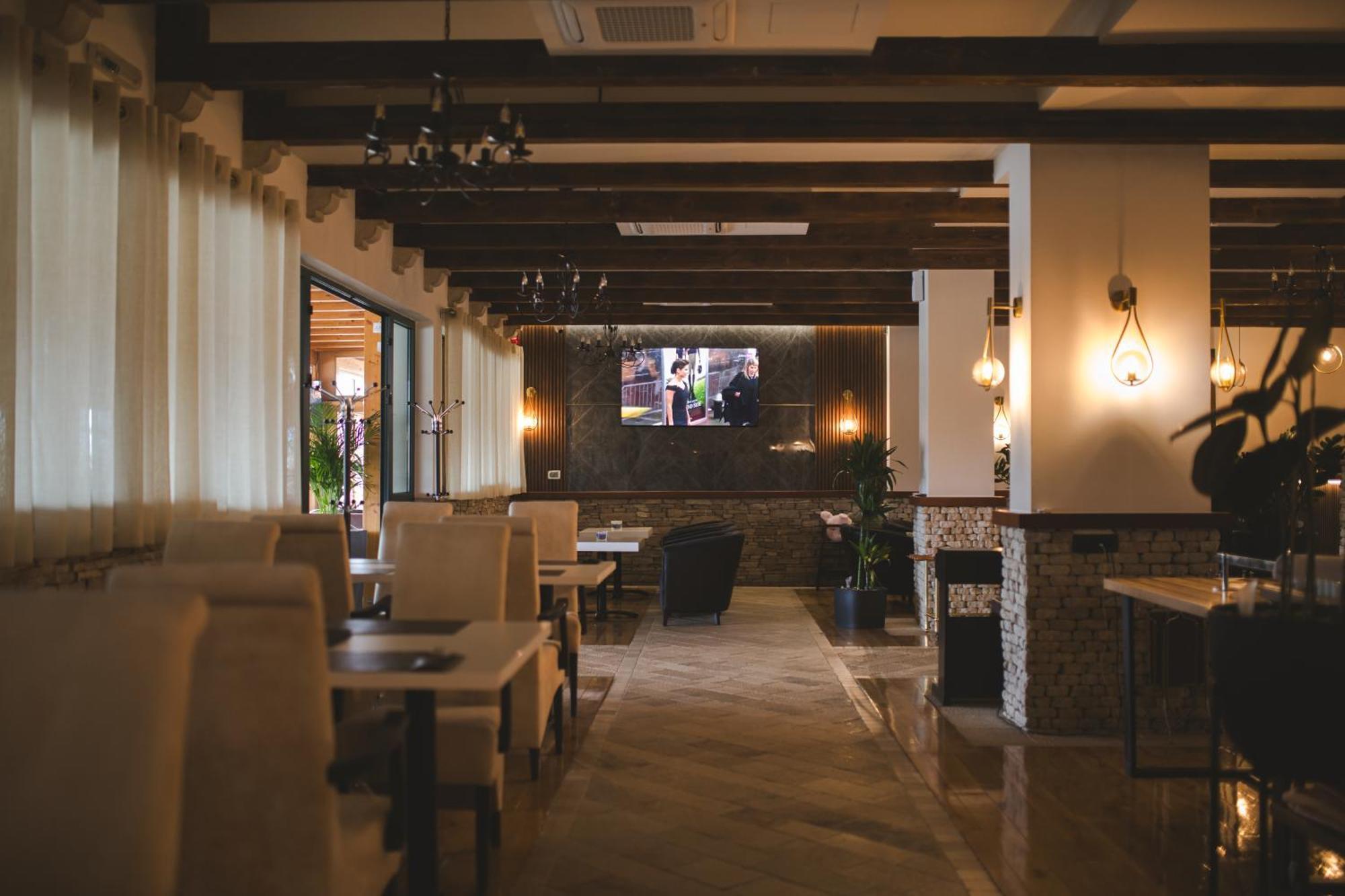 Hotel Marshal Niksic Ngoại thất bức ảnh