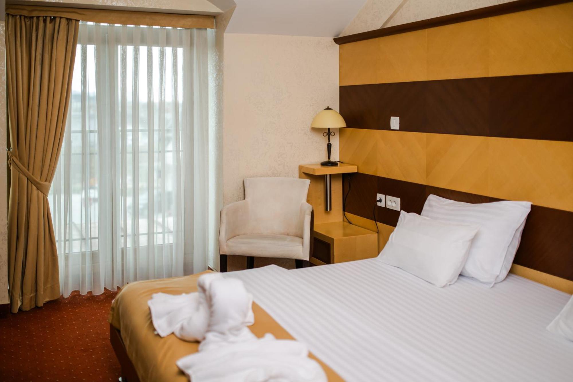 Hotel Marshal Niksic Ngoại thất bức ảnh