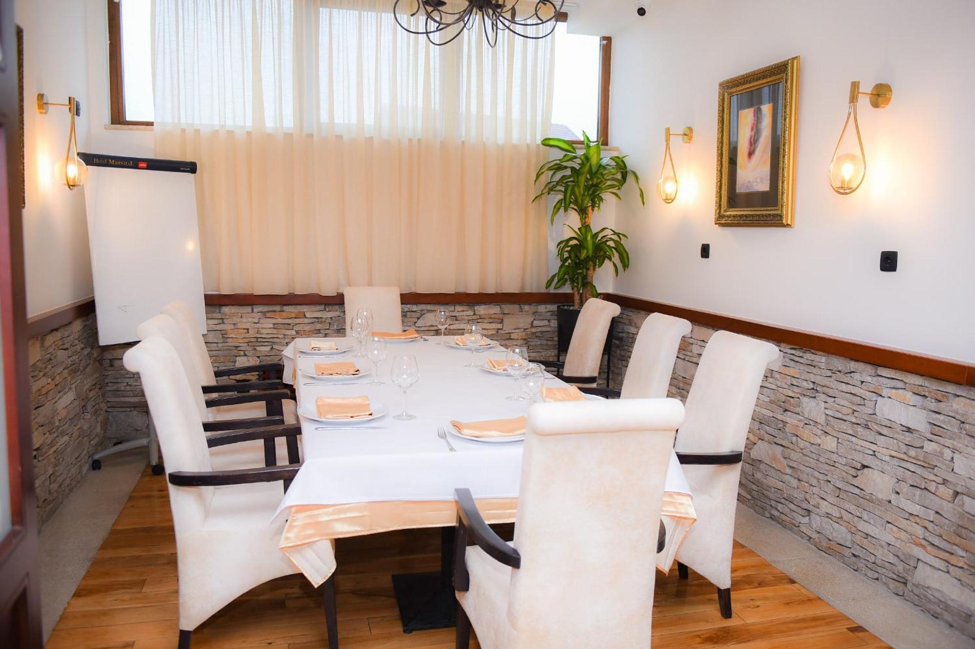Hotel Marshal Niksic Ngoại thất bức ảnh